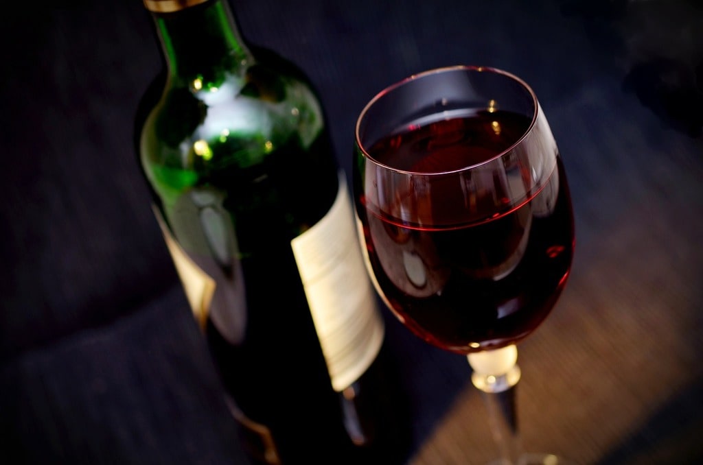 Comment utiliser une carafe à décanter le vin ?